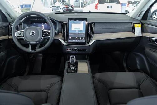 2025 Volvo XC90 B6 Plus 6-Seater