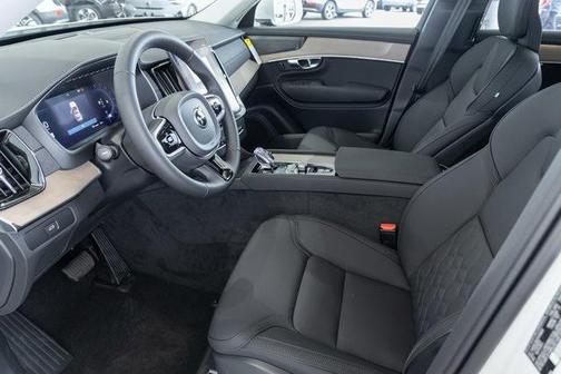 2025 Volvo XC90 B6 Plus 6-Seater