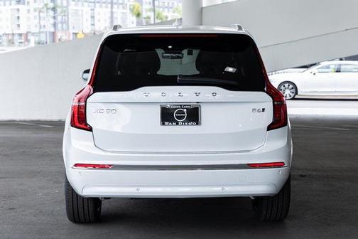 2025 Volvo XC90 B6 Plus 6-Seater