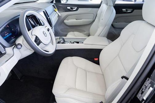 2025 Volvo XC60 Plug-In Hybrid T8 Plus