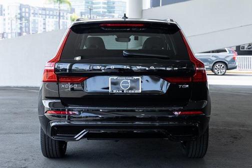 2025 Volvo XC60 Plug-In Hybrid T8 Plus