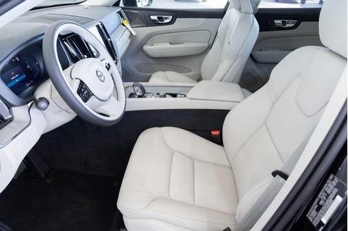 2025 Volvo XC60 Plug-In Hybrid T8 Plus