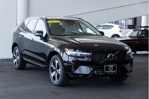 2025 Volvo XC60 Plug-In Hybrid T8 Plus