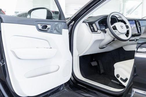 2025 Volvo XC60 Plug-In Hybrid T8 Plus