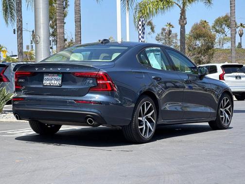 Denim Blue Metallic 2020 Volvo S60 T5 Momentum