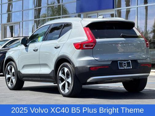 Vapour Grey Metallic 2025 Volvo XC40 B5 Plus Bright Theme