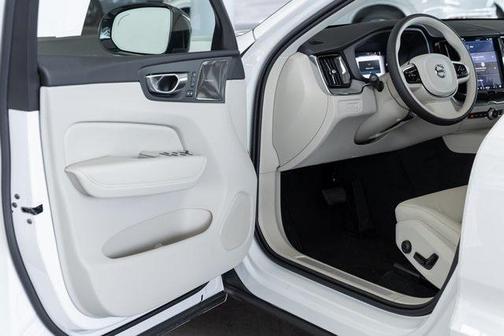 2025 Volvo XC60 Plug-In Hybrid T8 Plus