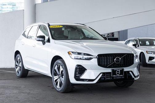 2025 Volvo XC60 Plug-In Hybrid T8 Plus
