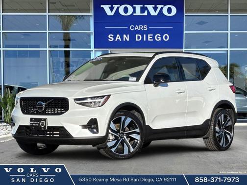 2023 Volvo XC40 B4 Plus Dark Theme