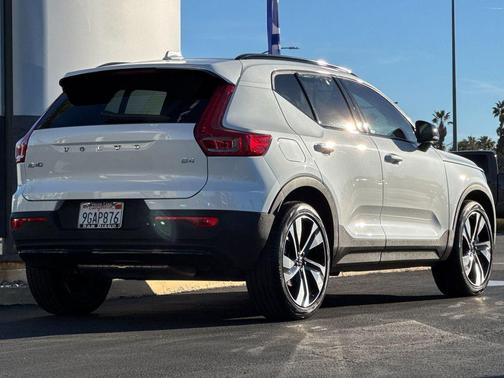 2023 Volvo XC40 B4 Plus Dark Theme
