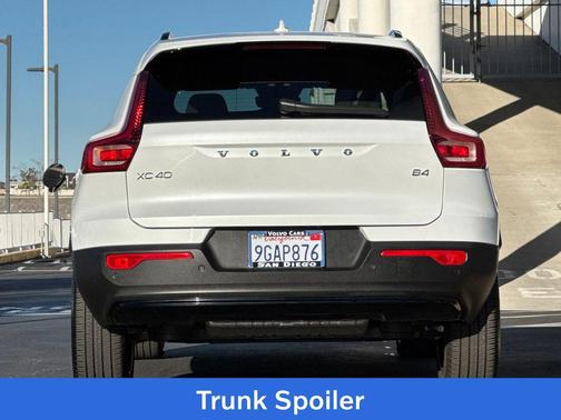 2023 Volvo XC40 B4 Plus Dark Theme