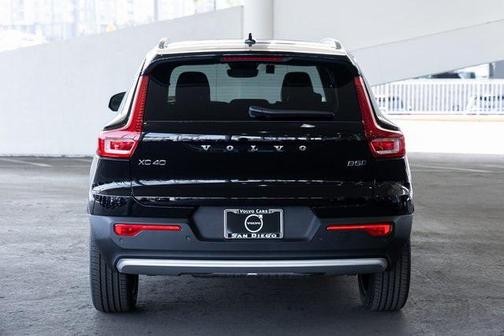 2025 Volvo XC40 B5 Core Bright Theme