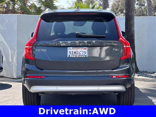 2022 Volvo XC90 T6 Momentum