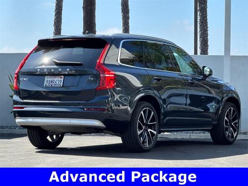 2022 Volvo XC90 T6 Momentum