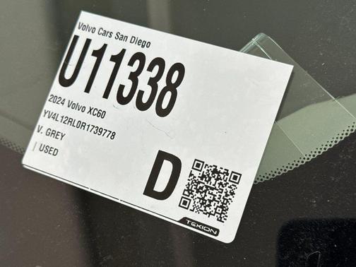 2024 Volvo XC60 B5 Plus Dark Theme