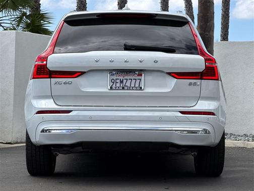2023 Volvo XC60 B5 Plus Bright Theme