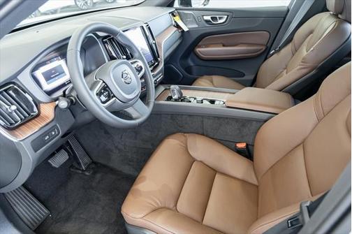 2025 Volvo XC60 Plug-In Hybrid T8 Plus