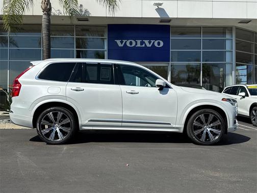 2022 Volvo XC90 T6 Inscription