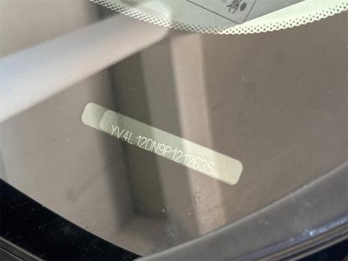 2023 Volvo XC60 B5 Plus Bright Theme