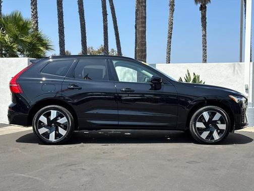 2025 Volvo XC60 Plug-In Hybrid T8 Plus