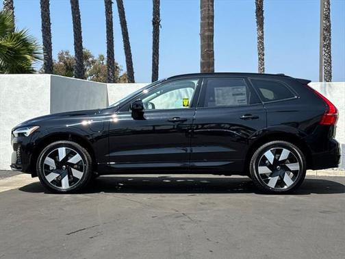 2025 Volvo XC60 Plug-In Hybrid T8 Plus