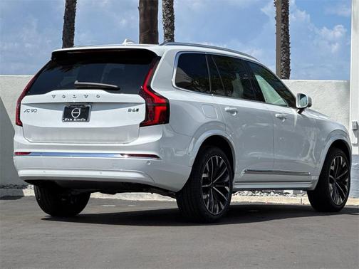 2026 Volvo XC90 B6 Plus 6-Seater