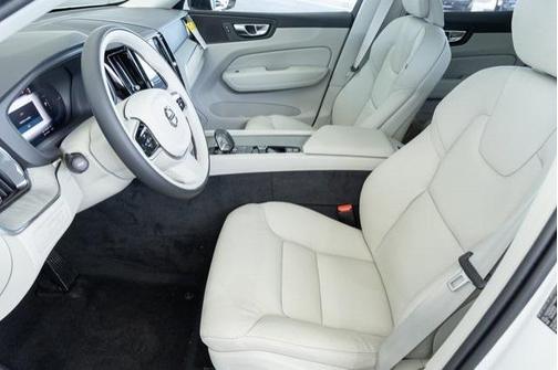 2025 Volvo XC60 Plug-In Hybrid T8 Plus