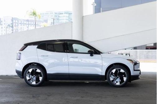 2025 Volvo EX30 Twin Motor Plus