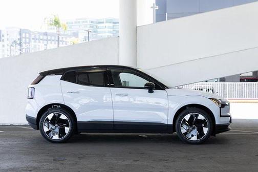 2025 Volvo EX30 Twin Motor Plus