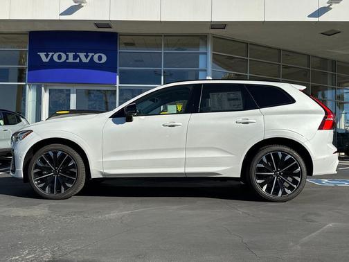 2026 Volvo XC60 B5 Ultra