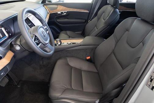 2025 Volvo XC90 B6 Plus 6-Seater