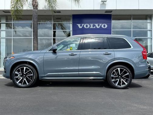 2023 Volvo XC90 B5 Plus