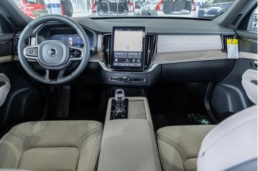 2025 Volvo XC90 Plug-In Hybrid T8 Plus 7-Seater