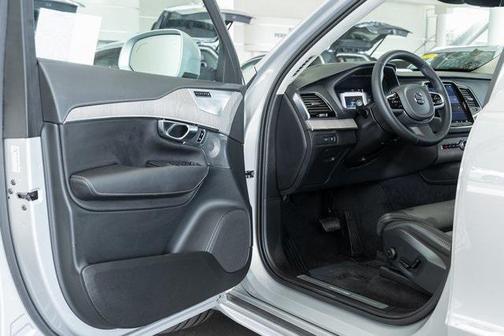 2023 Volvo XC90 Recharge Plug-In Hybrid T8 Ultimate 6-Seater