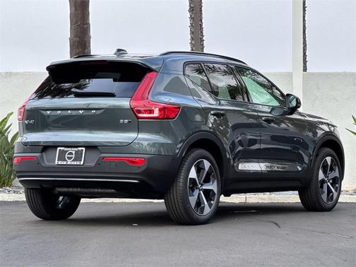 2026 Volvo XC40 B5 Plus