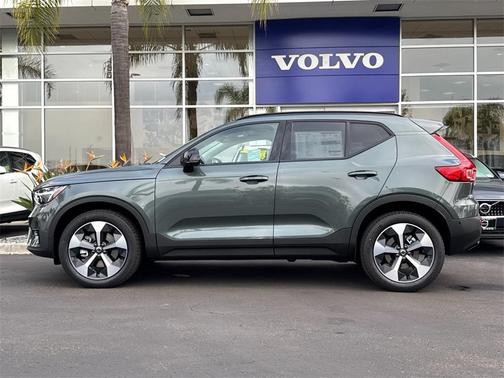 2026 Volvo XC40 B5 Plus