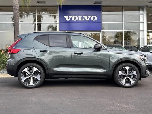 2026 Volvo XC40 B5 Plus