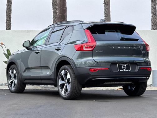 2026 Volvo XC40 B5 Plus