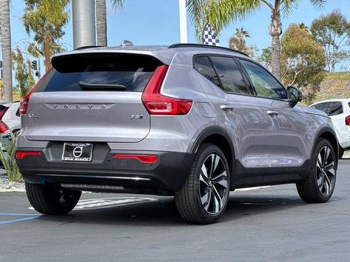 Aurora Silver 2026 Volvo XC40 Ultra, B5 AWD Gas (mild hybrid), Dark