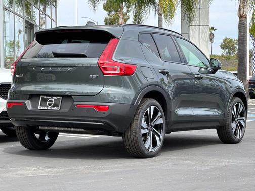 Forest Lake 2026 Volvo XC40 Ultra, B5 AWD Gas (mild hybrid), Dark