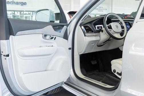 2023 Volvo XC90 Recharge Plug-In Hybrid T8 Plus Bright Theme 7-Seater