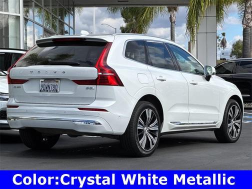 2023 Volvo XC60 B5 Plus Bright Theme