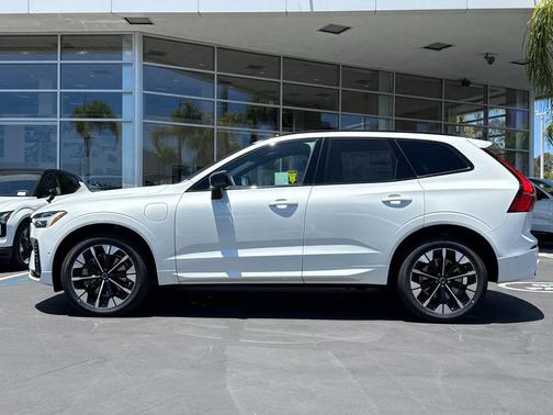 Crystal White Metallic 2026 Volvo XC60 Plug-In Hybrid Plus, T8 AWD Electric/Gasoline, Dark