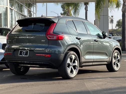 2026 Volvo XC40 B5 Plus