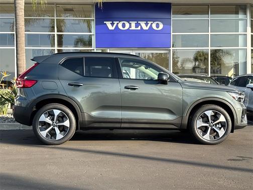 2026 Volvo XC40 B5 Plus