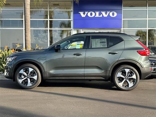 2026 Volvo XC40 B5 Plus