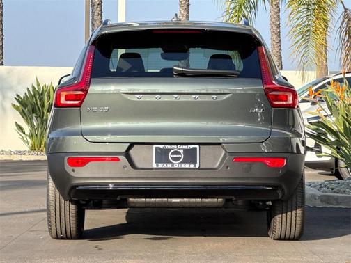 2026 Volvo XC40 B5 Plus