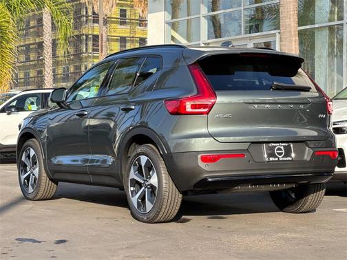 2026 Volvo XC40 B5 Plus