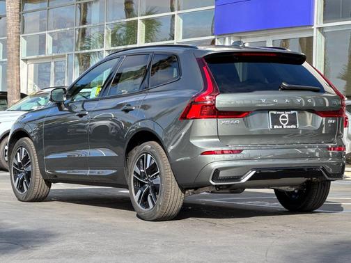 2026 Volvo XC60 B5 Core