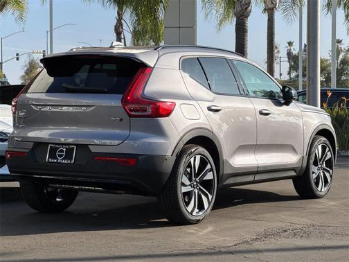 2026 Volvo XC40 B5 Ultra